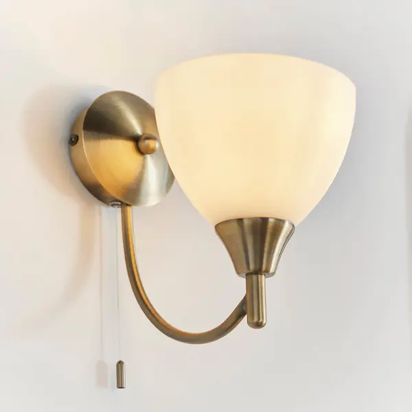 Alton 1 Light Wall Light 60W Antique Brass