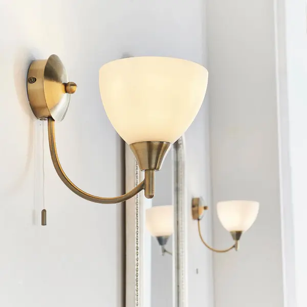 Alton 1 Light Wall Light 60W Antique Brass