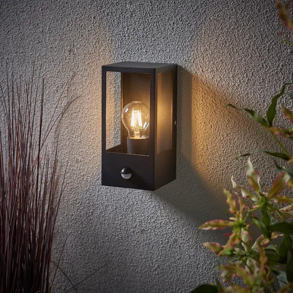 Breton PIR Outdoor Wall Light IP44